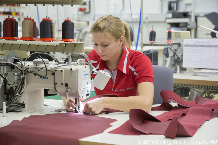 © 2016 Dr. Ing. h.c. F. Porsche AG | Porsche Factory Production Line Saddelry