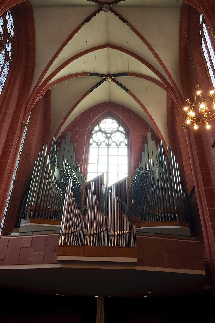 The organ in the southern transept of the St. Bartholomew's Imperial Cathedral in Frankfurt