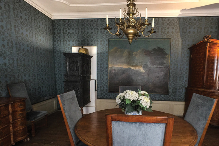 The framed oilcloth wallpaper hanging on the wall is from the house before the renovation | Goethe House Frankfurt