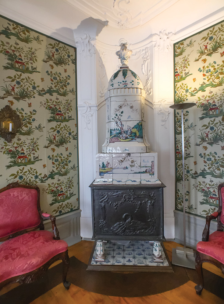 I love the room heater/fireplace in the Peking room | Goethe House Frankfurt