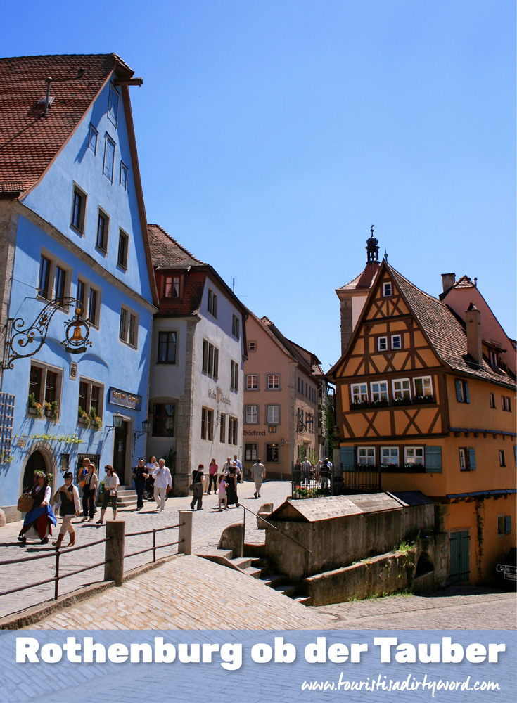 The flat space where two streets of two different elevations converge, the plönlein in Rothenburg ob der Tauber 